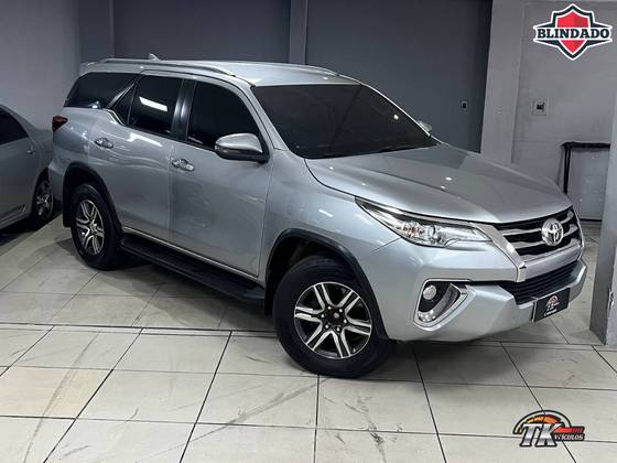 TOYOTA HILUX SW4 2.7 SRV 7 LUGARES 4X2 16V FLEX 4P AUTOMÁTICO TOYOTA HILUX SW4 2.7 SRV 7 LUGARES 4X2 16V FLEX 4P AUTOMÁTICO